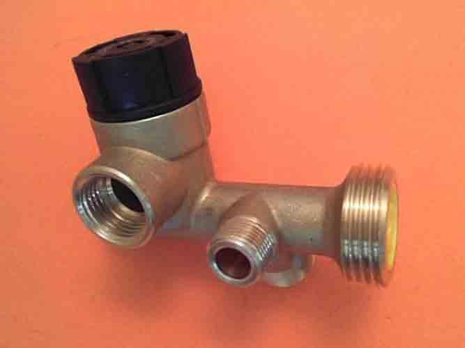 Corpo entrata fredda con valvola sicurezza 8 bar 1026310 originale Immergas