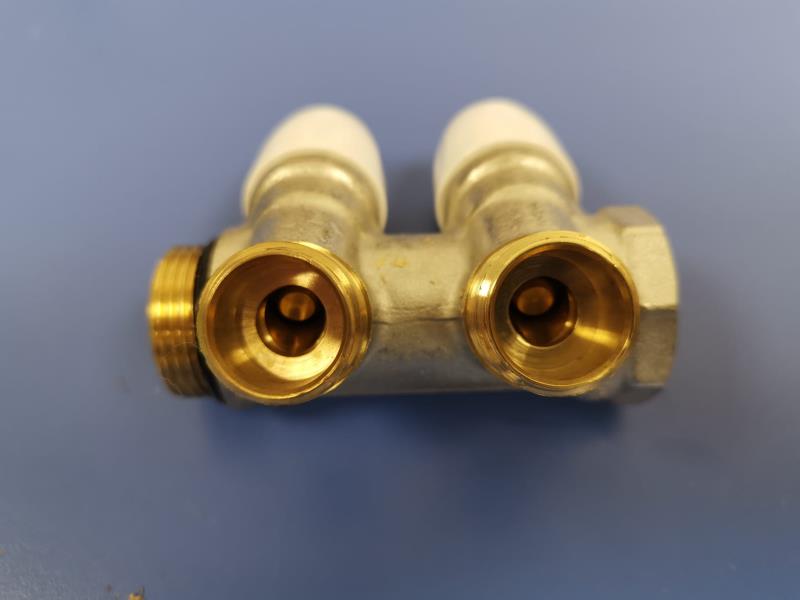 Collettore ottone 2 uscite con rubinetti acqua calda e fredda D.3/4
